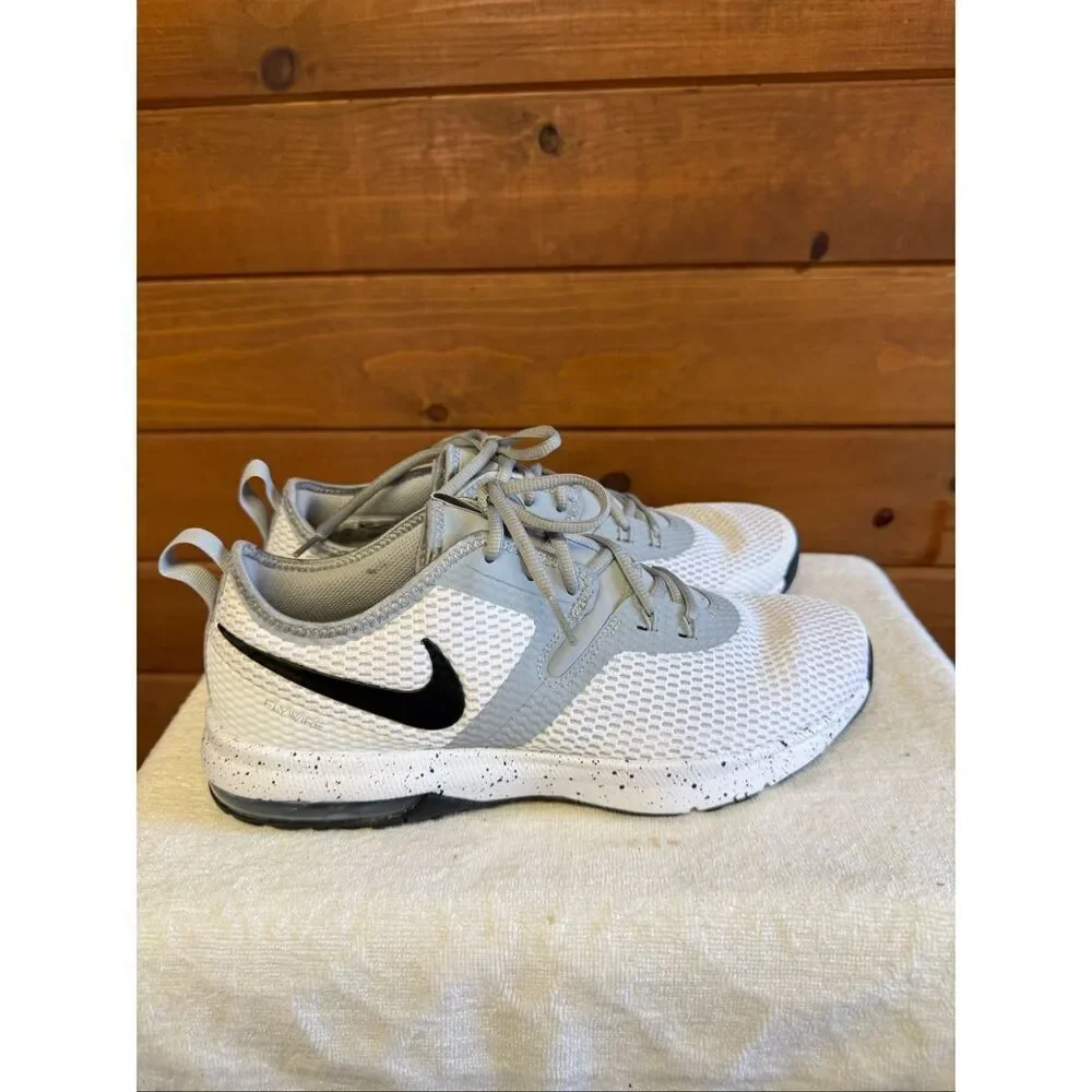 Nike Air Max Typha 2 training shoe white, black wolf grey Men’s Sz 10 AO3020-100